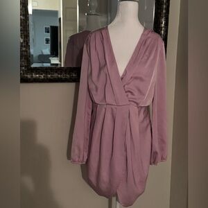 Boutique entro size large lavender v neck tulip hem long sleeve dress